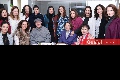  Alejandra con su familia.