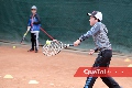  Jugando Tenis.