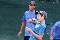  Jugando Tenis.