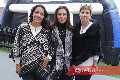  Malena Sánchez, Fabiola Suárez y Claudia Hinojosa, mamás de las festejadas.