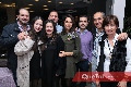  Los novios con sus familias.