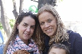  Maripepa Muriel y Mariana Torres con sus hijos Francisco y Santiago.