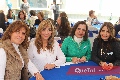 Muy contentas.