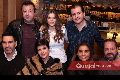  Celebrando con los amigos.