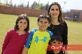  Nuria, Luis Fer y Gerónimo Torrescano con su mamá Nuria Ejarque.