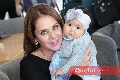  Keny Anaya y su nieta Renata.