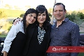  La festejada Gaby con Brenda y Arturo Navarro.