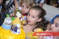 Muy contenta en su fiesta.