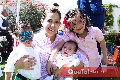 Claudia con sus hijos Julia, Jaime y Guillermo .