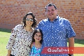  Nuria con sus papás Nuria Ejarque de Torrescano y Luis Fernando Torrescano.