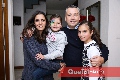  Daniela Rivero y Héctor Galán con sus hijas Alexia y Daniela.