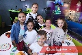  Alexia con su hermana y sus amigas.