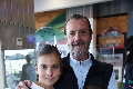  Gelo Rivero con sus nietas Daniela y Alexia.