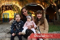  María José Torrescano con María Inés, Regina y Ana Astrid.