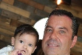  Ari con su padrino David Lozano.