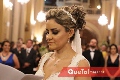  Mónica lució un bello tocado.