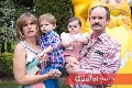  Carmen y Sergio Velasco con sus nietos Jerónimo y Marina.