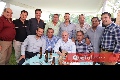  Alfredo acompañado de sus amigos.