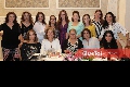  Diana con la familia de su novio.
