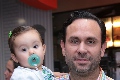  Carlos Torres con su hija Ali.