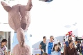  Rompiendo la piñata.