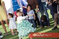  Rompiendo la piñata.