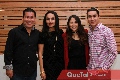  Los anfitriones: Joel Almendáriz y Marianela Villanueva con los futuros esposos: Fernanda Olivo y Alejandro Polanco.