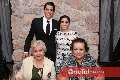 Emmanuel Ortuño y Elsa Meade con las abuelas de ella, Cecilia Mendizábal y Elsa de Trujillo.