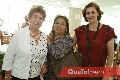  Disfrutando de la exposición.