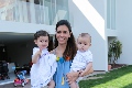  Gaby Labastida con sus hijos.