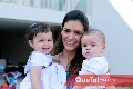  Gaby Labastida con sus hijos.