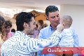  Con el pequeño Roberto.