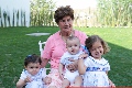  Maruchis Andrés con sus bisnietos Gaby, Roberto e Isabella.