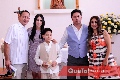 Diego con sus papás y padrinos.