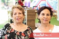  Muy contentas.