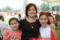  Alba Camarillo con sus hijas Bárbara y María José Terán.