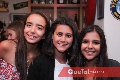 Muy contentas.