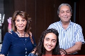  Tatina y Carlos Torres con su nieta Tatina Puente Torres.