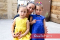 Ana María Mendoza con Ana Pau y María Inés.