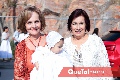   Sarah con sus abuelas Graciela Rivero y Rebeca Torres.