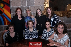 Maria Elena Abud, Chayo Ortuño, Ángeles Mahbub, July Abud, Catalina Sarquis, Rosalinda Sarquis, July Sarquis y Margarita Labastida.