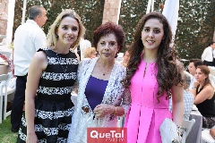  Ana María de Villarreal con sus nietas Faustina y Valeria.