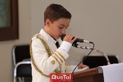  Arturo haciendo su consagración.