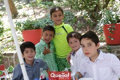  Arturo con sus buenos amigos.