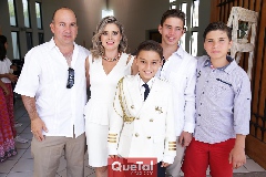  Arturo acompañado de la familia Heinze.