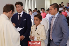  Arturo con sus padrinos, Juan Pablo y Moy Payán.