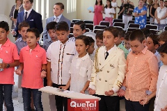  Arturo con sus amigos.