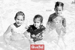 Emma, Montse y Romina.