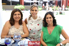 Tania Morales, Michelle Zarur y Rita Salinas .