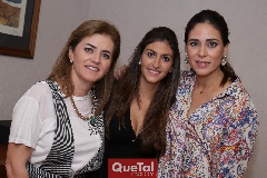  Adriana Carrera, Paty Gómez y Maribel Lozano.